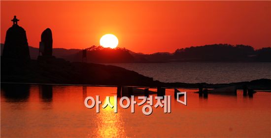 ‘환상적인 낙조와 깨끗한 갯벌’ 함평 돌머리해변 12일 개장