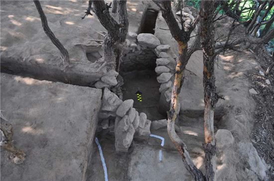 앞트기식 돌방무덤(횡구식 석실묘)
