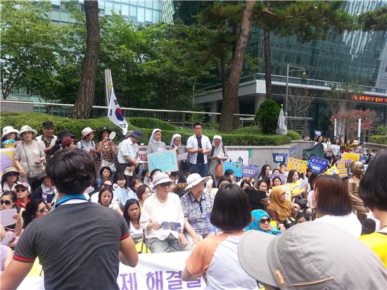 수요집회 "日 집단 자위권 행사…위안부 고통 반복 안돼" 