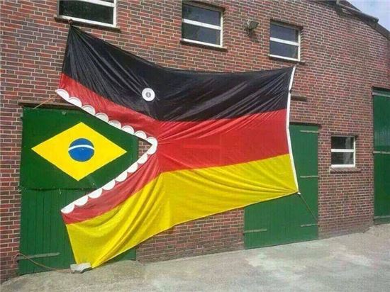 "브라질 참패에 그리스도상도 눈물" 패러디 사진 독일 SNS서 확산