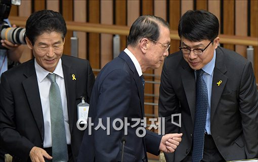 [포토]세월호 기관보고에 출석하는 김기춘 실장