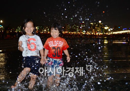 [포토]여름밤에 첨벙첨벙 