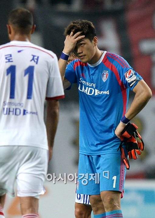 [포토]정성룡,'0-2 패배 믿기지 않아'