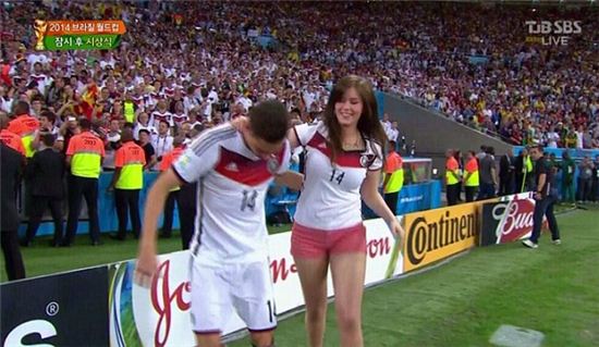 드락슬러 여자친구 연예인 미모에…"진짜 월드컵 위너는 드락슬러?"