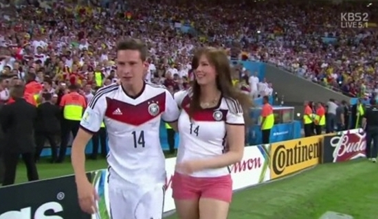 독일 대표팀 드락슬러와 그의 여자친구 레나 (사진:KBS 중계화면 캡처)