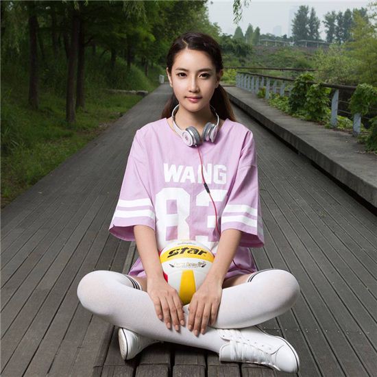 렛미인 '거구 잇몸녀' 박동희, 미란다커 같은 화보 공개…25인치 허리와 8등신 '환상'