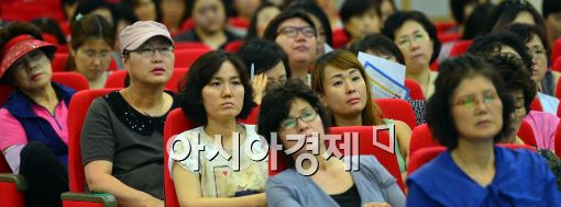 [포토]'시간선택제 일자리 설명회'듣는 시민들