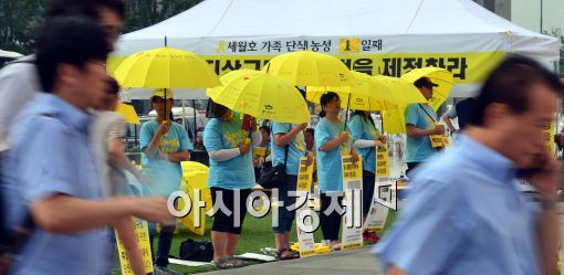 [포토]거리에 나선 세월호 유가족들, 지나가는 시민들