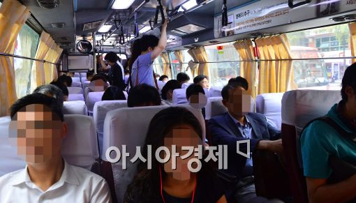 [포토]광역버스 전면 입석금지…바쁘면 입석(?)