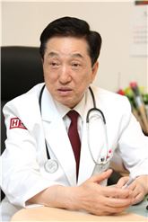 김철수 민주평통 의료봉사단장, 새터민 의료검진
