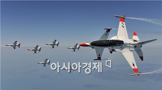 한국항공우주산업에서 생산하는 T-50 고등훈련기