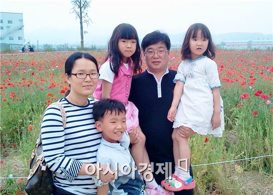 해남군립도서관 2014년 상반기 ‘책 읽는 가족’ 윤종오씨 선정