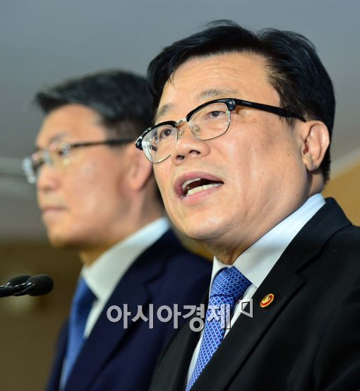 [포토]쌀 관세화 관련 설명하는 이동필 장관