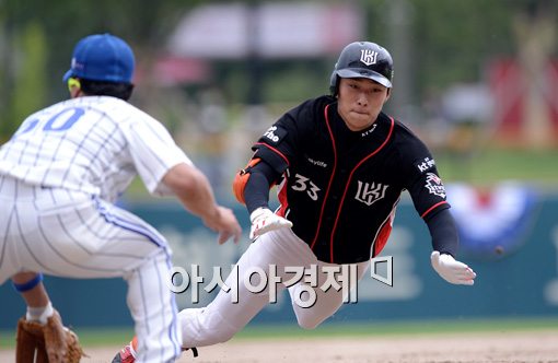 [포토]싹쓸이 3타점 신용승,'거침없이 날다'