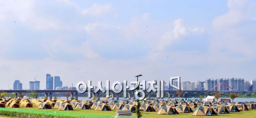 [포토]파란 하늘 아래 여름 캠핑장, 개장 하루 앞두고