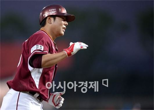 유격수 한 시즌 최다 홈런…강정호, 7월 MVP 선정