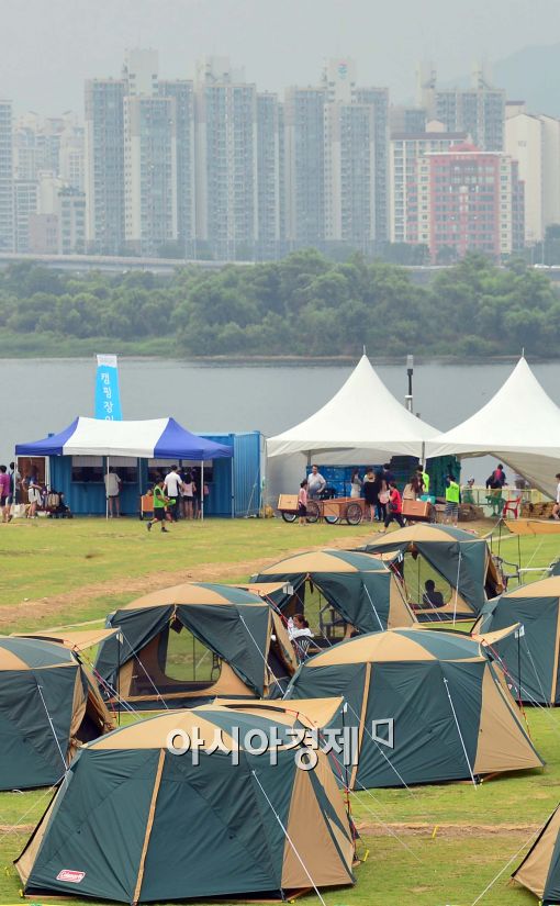 [포토]여름 캠핑 즐기는 시민들