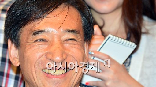 [포토]환한 웃음의 이주열 한국은행 총재 