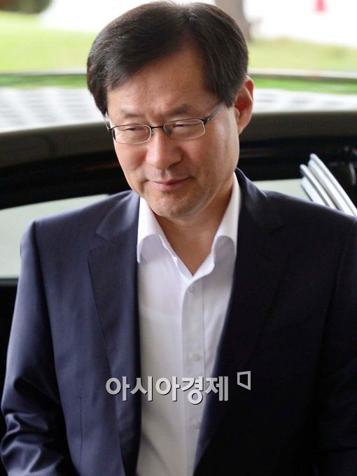[포토]표정 굳은 김진태 검찰 총장