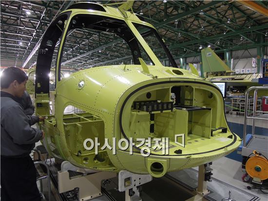 KAI사천공장에서 한국형기동헬기 '수리온'을 생산하고 있는 모습