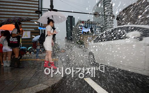 [날씨] 오늘 대서, 수도권 오늘밤 다시 비 "퇴근 때 우산 챙기세요"