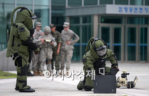 [포토]인천공항, 한·미 폭발물처리 훈련