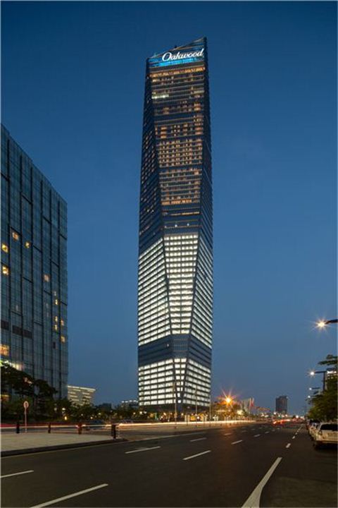 레지던스 호텔 ‘오크우드 프리미어 인천’이 23일 국내 최고층(68층) 빌딩인 인천 송도 동북아무역센터(NEAT) 36~64층에 들어섰다.

