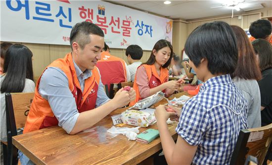 SK C&C "임직원 후원 학생들, 독거노인 봉사활동 전개"