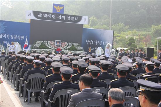 아산서, 순직경찰관 영결식…국립대전현충원 봉안