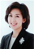 나경원, 헌정사상 첫 여성 외통위원장 선출