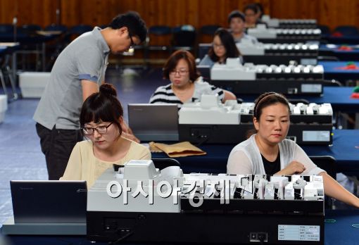 [포토]'7.30 재보궐선거 투표지 분류기 시연'