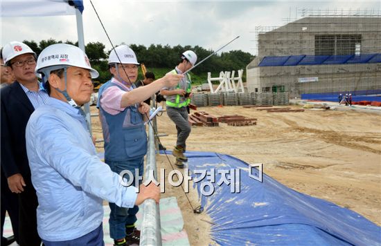 윤장현 광주시장, U대회 경기장 신축현장 점검