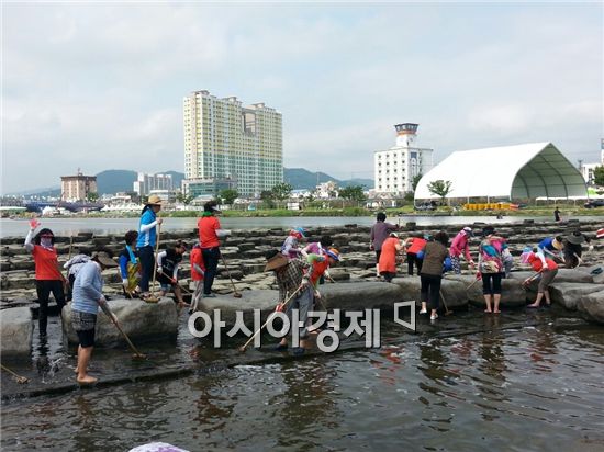 장흥군여성단체, 탐진강 맑은 물 만들기 정화활동 펼쳐