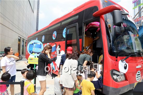 광주신세계, '타요버스 교통안전 체험교육' 진행