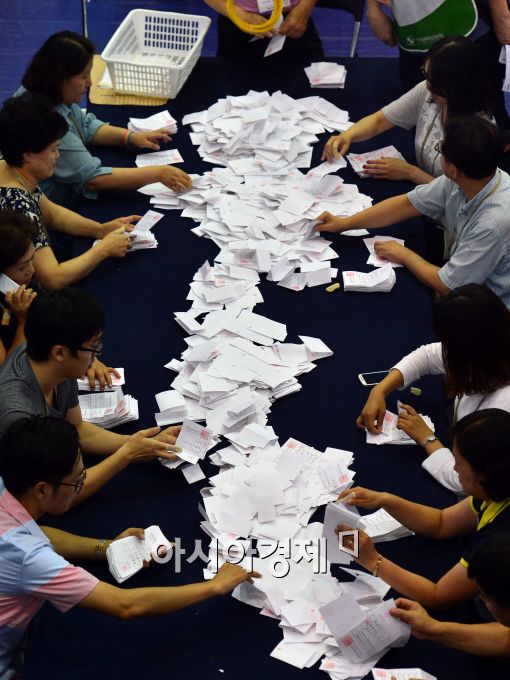 [포토]'재보궐 선거 개표 중'