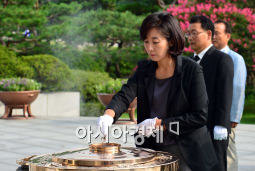 [포토]분향하는 나경원 국회의원