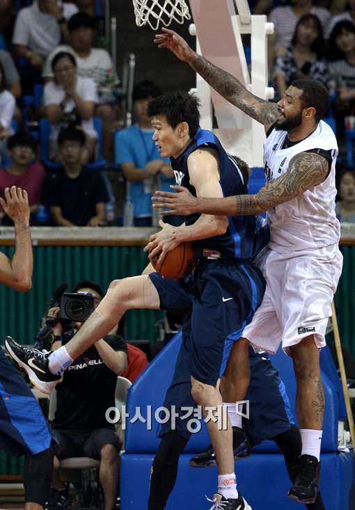 [포토]김주성,'리바운드는 내가 가져간다'