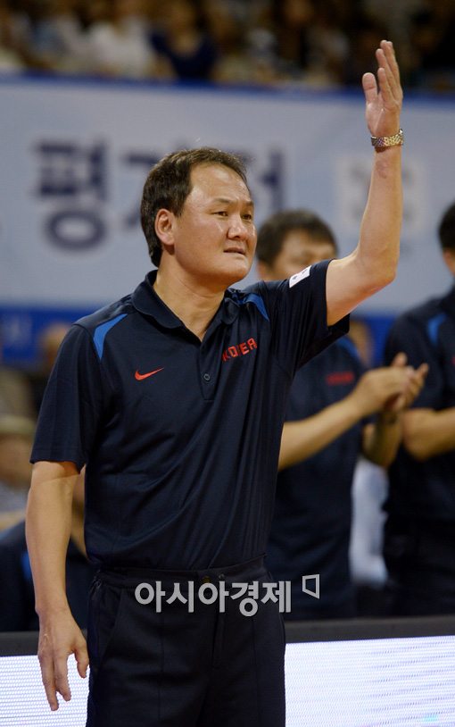 [포토]선수들 독려하는 유재학 감독