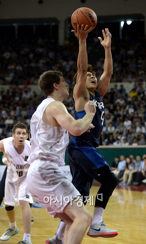 [포토]단독 돌파 시도하는 김태술