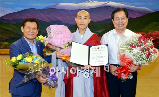 윤장현 광주시장, 시 지정 무형문화재 보유단체에 인정서 수여