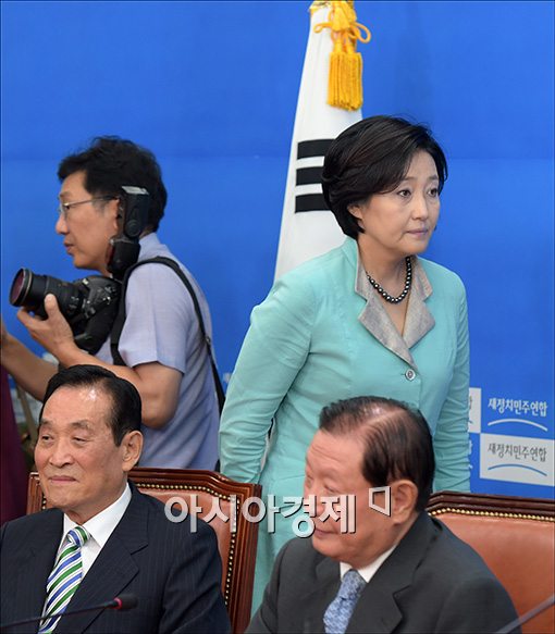 [포토]회의 참석하는 박영선 대표 권한 대행
