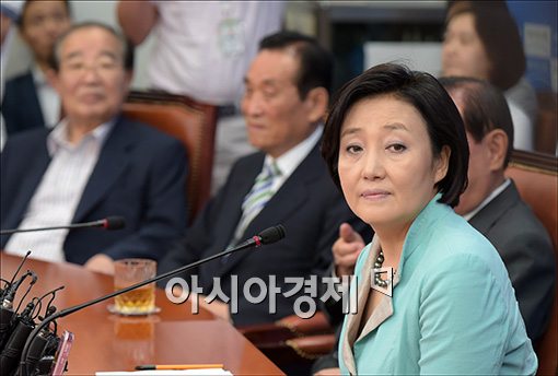 [포토]회의 참석하는 박영선 대표 권한대행