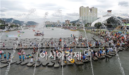 [포토]정남진 장흥 물축제 개막 ~피서객 인파 북적