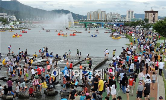 [포토]정남진 장흥 물축제장  "인산인해"