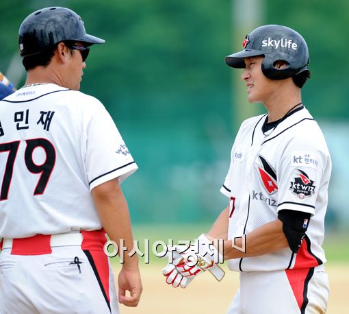 [포토]장현진,'추가 2타점 올렸어요'