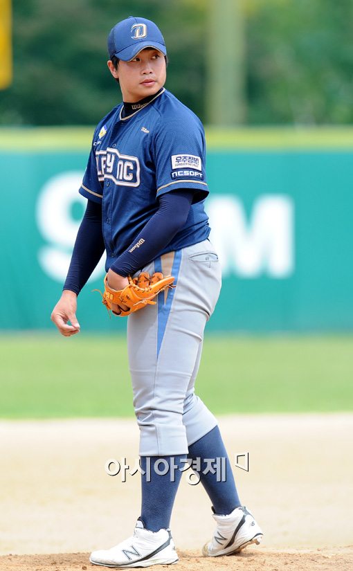 [포토]'6억 팔' 윤형배,'몸이 좀 불었어요'