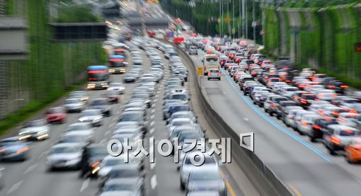 [포토]휴가 시즌 시작, 막히는 고속도로