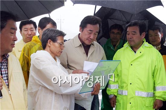 [포토]이낙연 전남지사,보성 태풍피해현장 방문