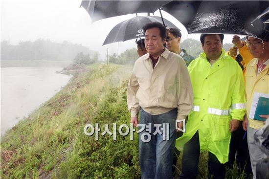 [포토]이낙연 전남지사,보성 태풍피해현장 방문