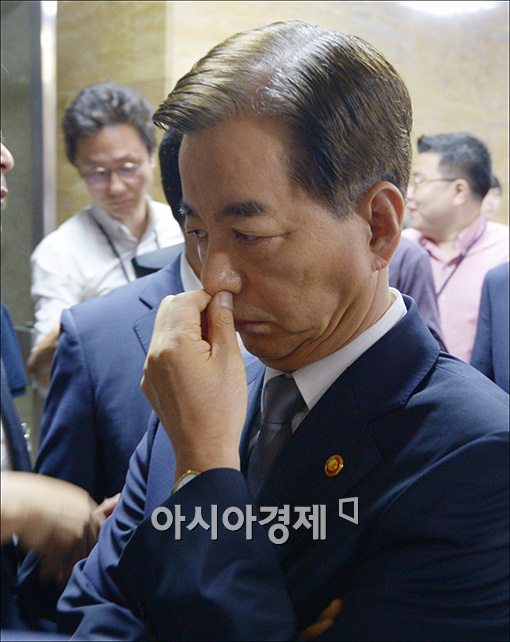 [포토]고개 떨군 한민구 국방장관